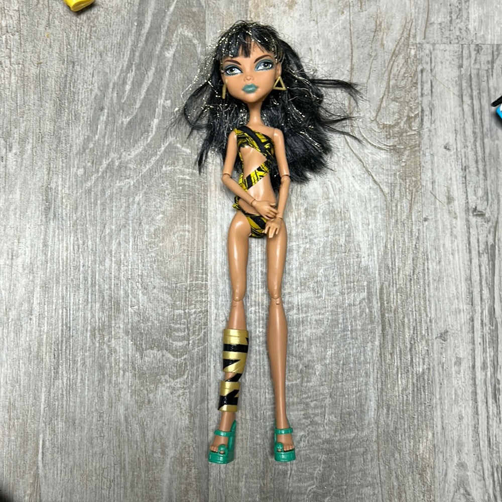Monster High Gloom Beach Cleo DeNile Doll